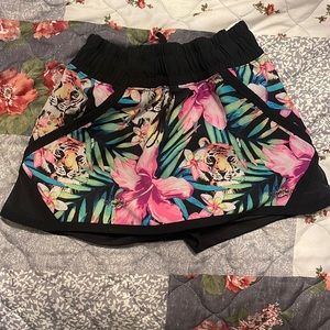 Hawaiian print skort with pockets
